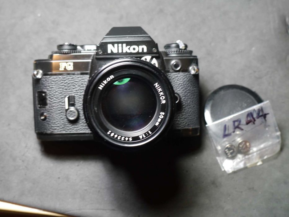 Nikon FG com lente