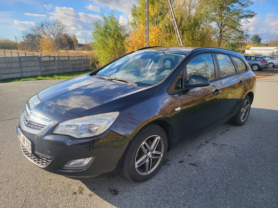 Opel Astra 1.4 turbo benzyna 2012 rok , sprawna