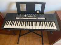 Teclado Yamaha PSR-E243