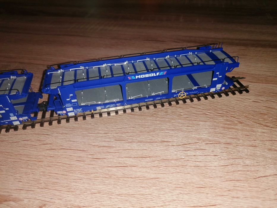 Sprzedam dwa wagony platformy samochodowe   Models H0