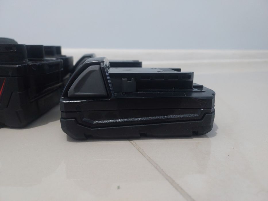 Акумулятор Milwaukee M18  5a, 4a, 1.5a