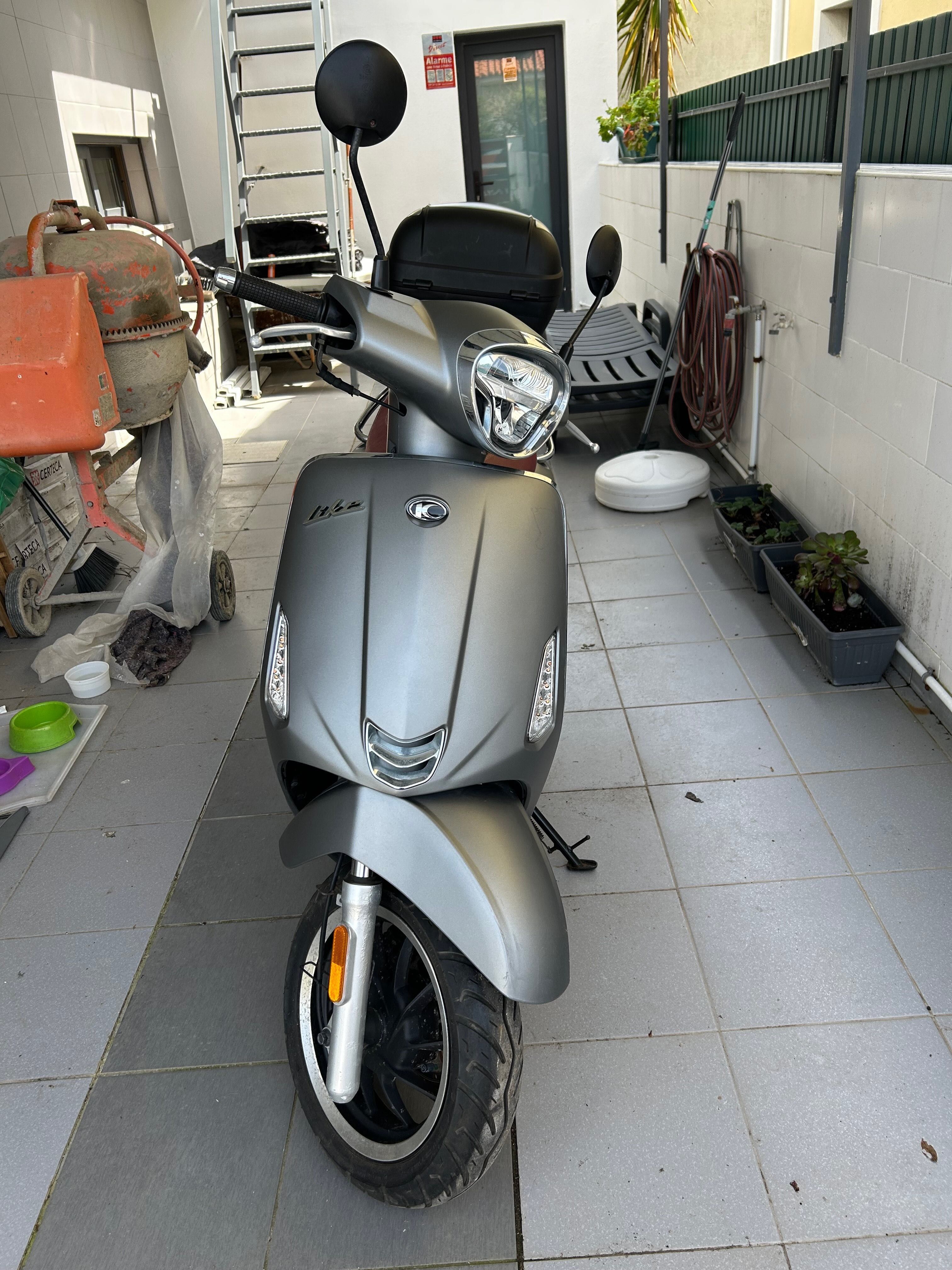 Kymco Like 125, muito económica e com poucos Kms.