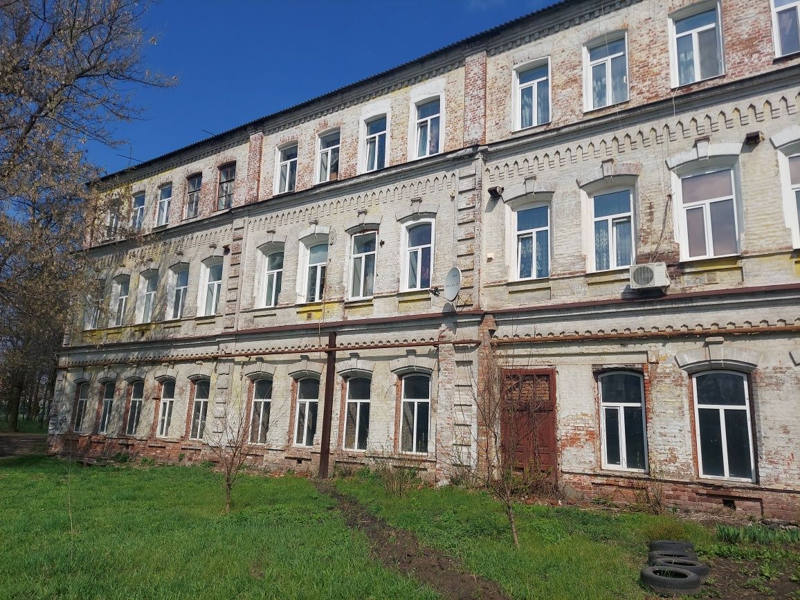 Продам приміщення під серйозний бізнес
ЧРЗ перша лінія 567 метрів
На п
