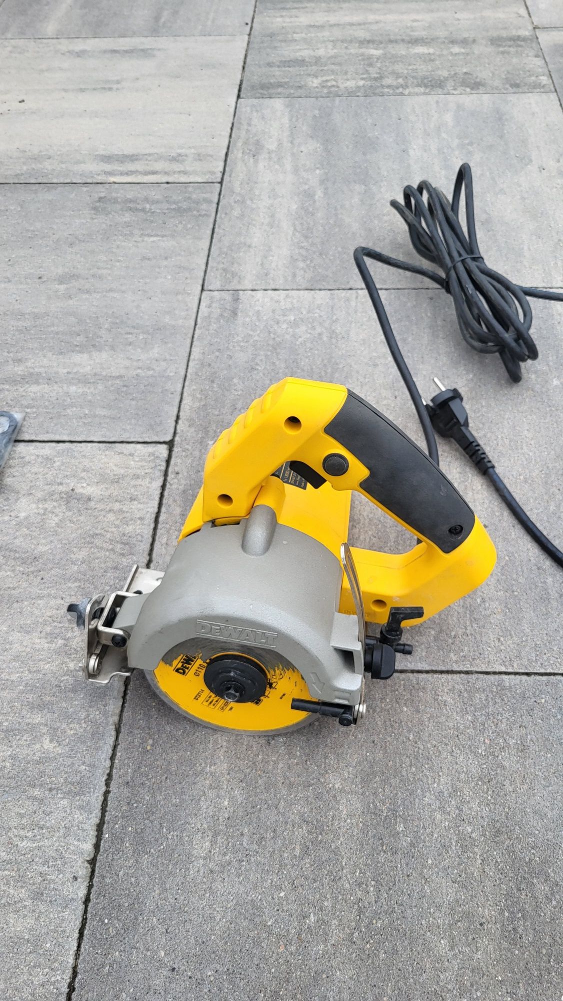DeWalt DWC410 maszynka do cięcia płytek
