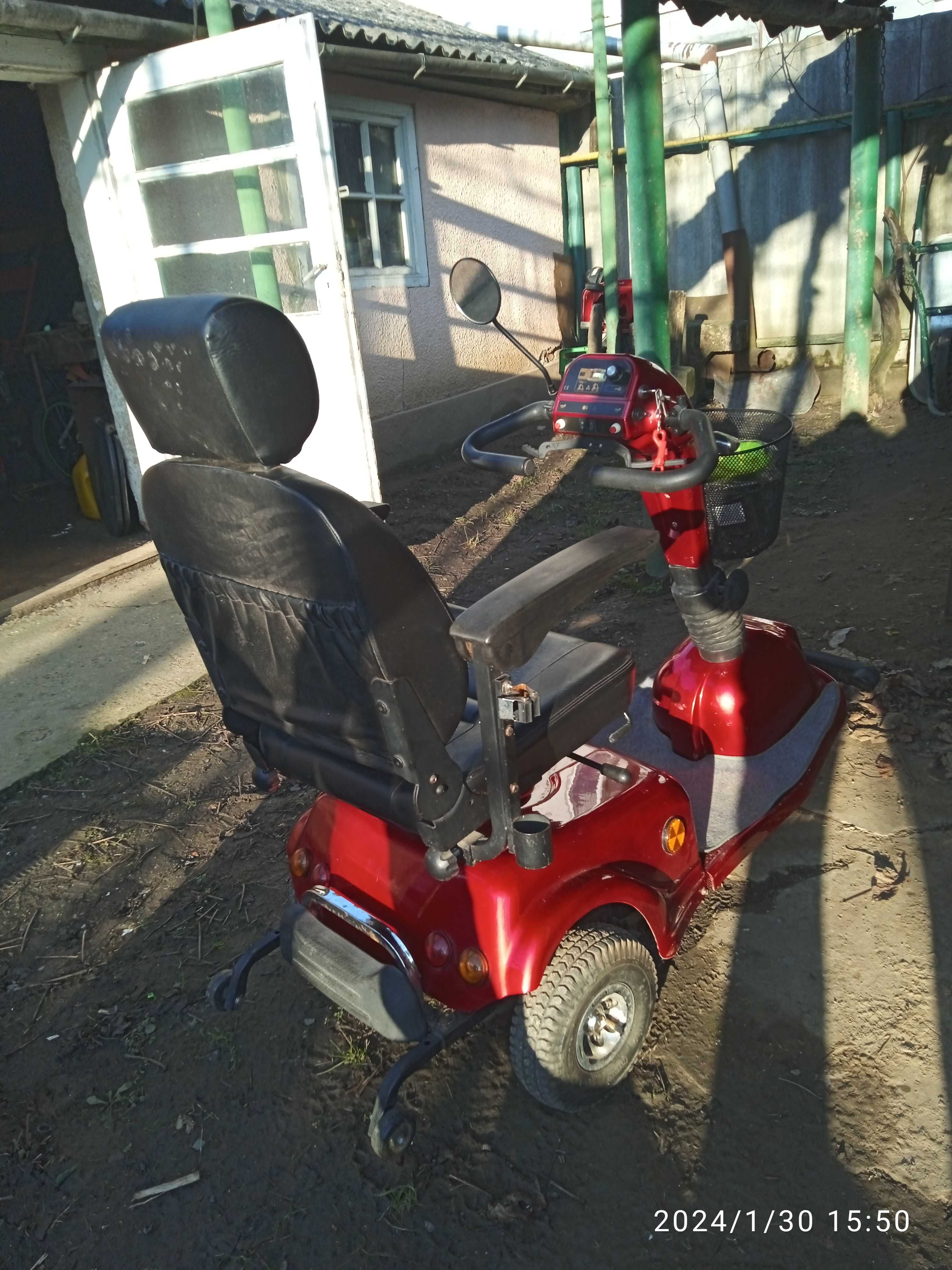 Електро скутер для людей похилого віку