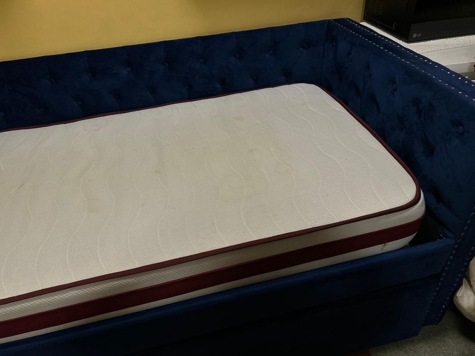 Cama solteiro, com cama auxiliar e colchões