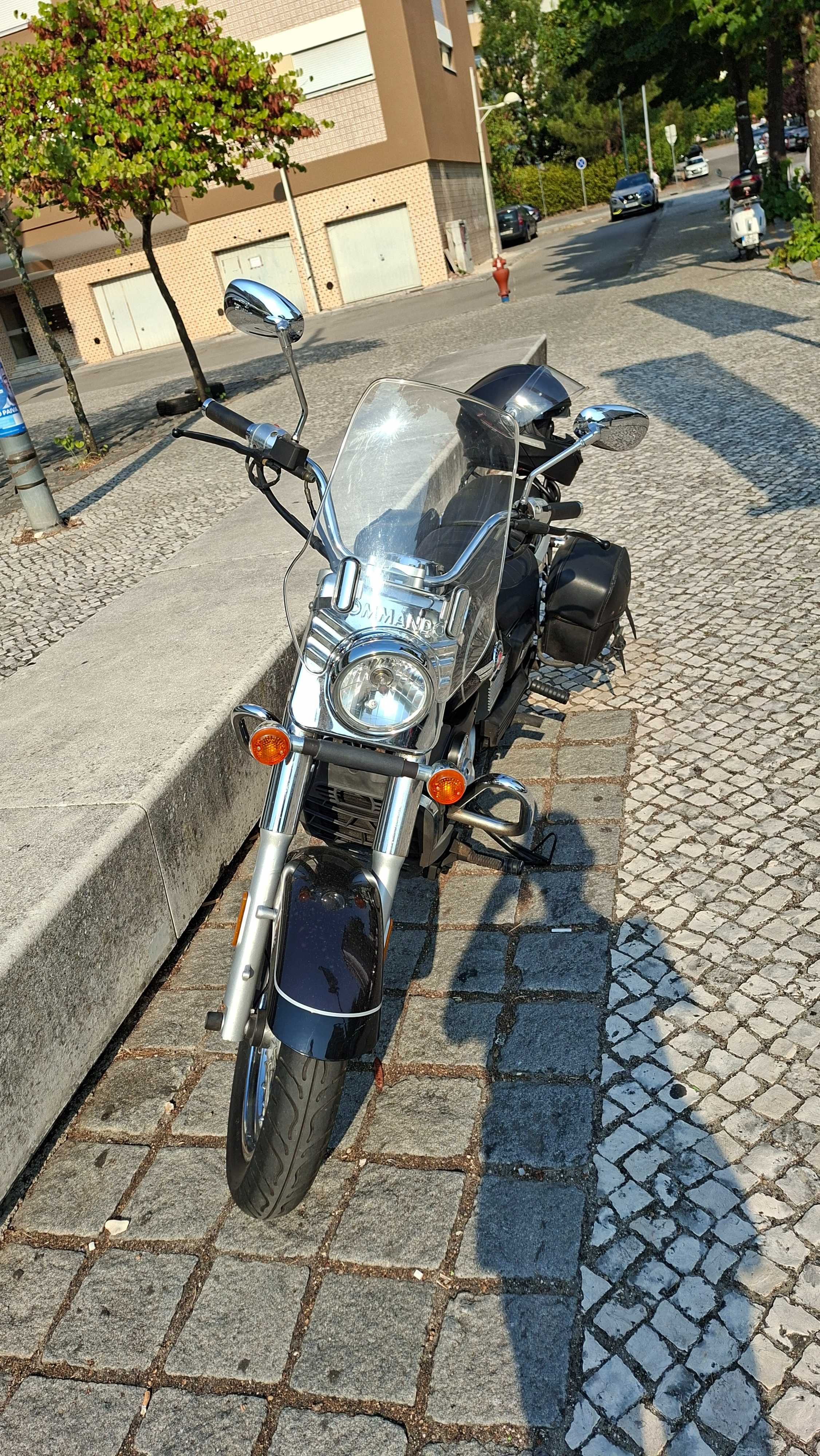 Moto renegade classic em muito bom estado