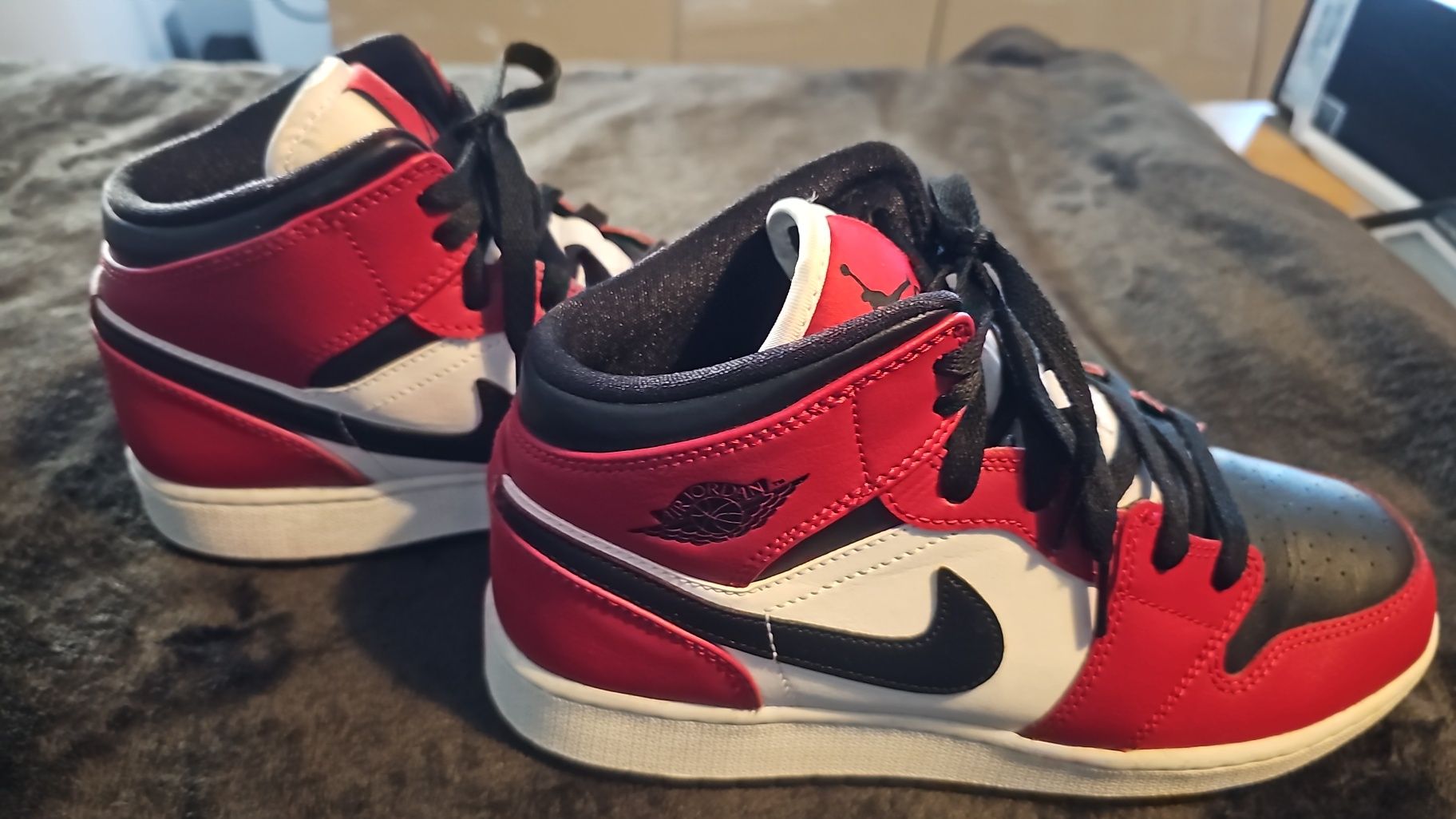 Air Jordan 1 Mid Chicago Black Toe originais