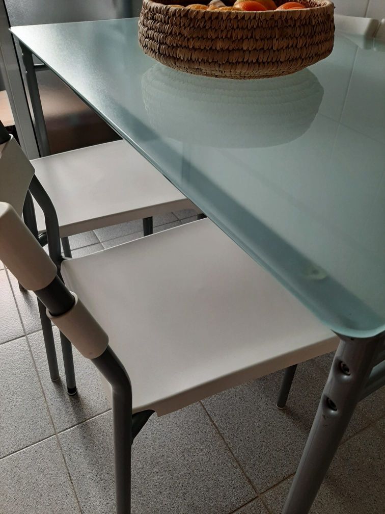 Conjunto mesa + 4 Cadeiras