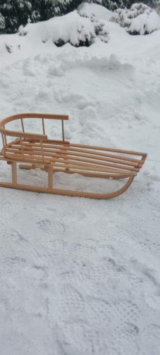 Sanki drewniane z oparciem