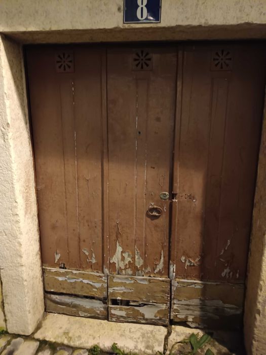 Portas antigas, com trinco elétrico + fechadura tradicional