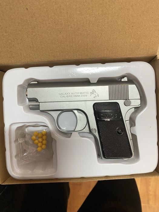 Дитячий пістолет з пульками