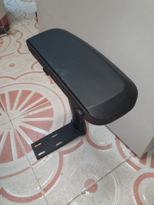 braços de apoio de 3 cadeiras