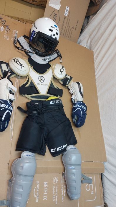 Ochraniacze hokejowe rękawice / Sporty drużynowe.