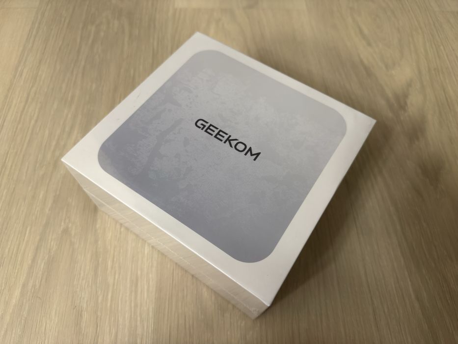 Mini PC GEEKOM A8 AMD Ryzen 7 8745HS 32GB 1TB WIN 11 PRO