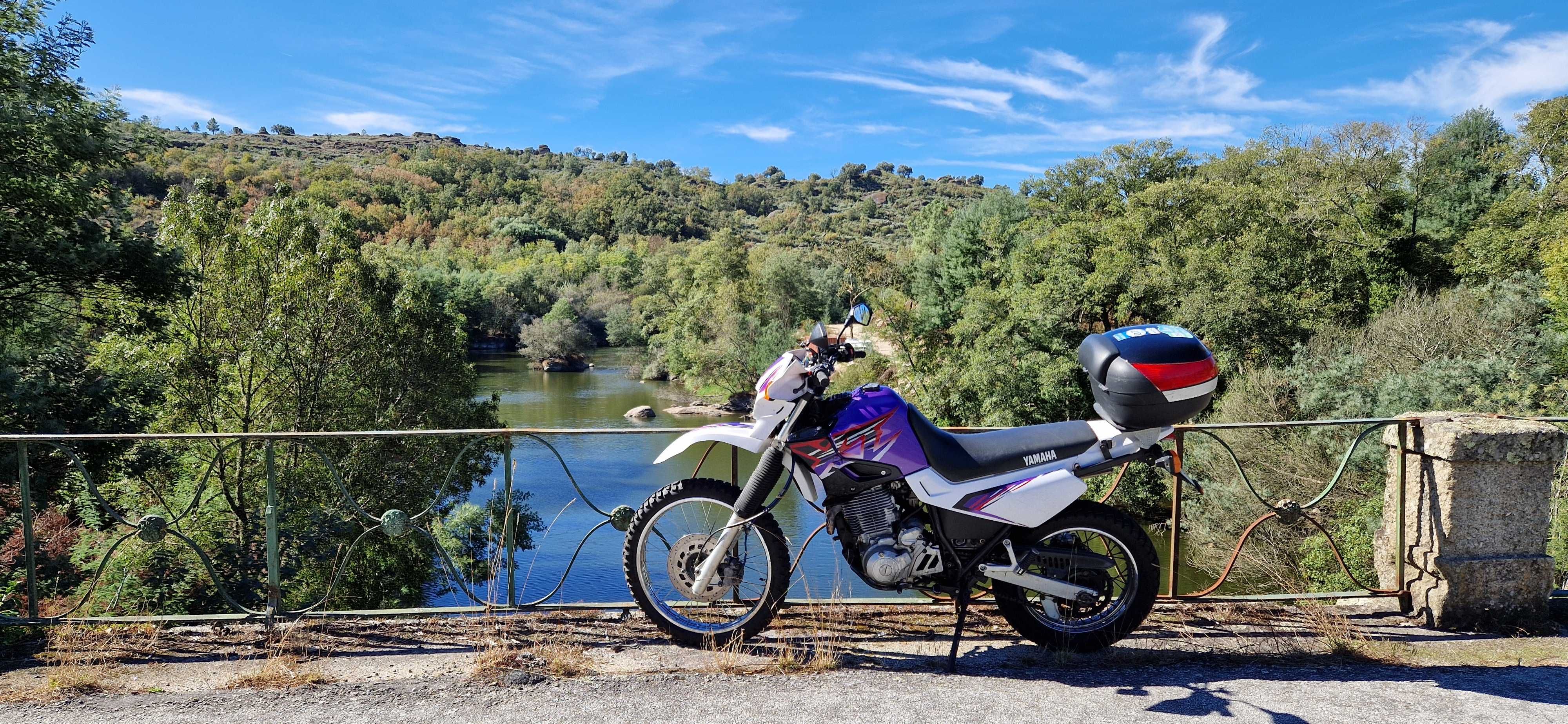 Na estrada-fora da estrada Yamaha XT 600
