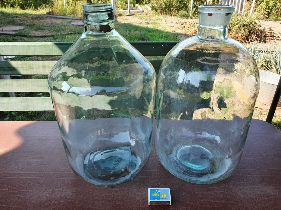 Стеклянные бутыли и банки по 10 литров белое стекло пр-ва СССР.