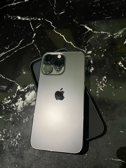 Vendo Iphone 13 Pro Max + Airpods + Conjunto de Capas