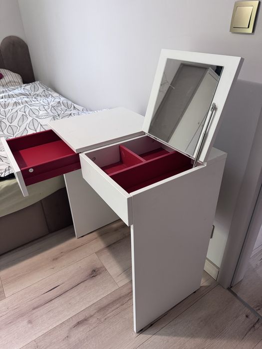 Toaletka, komoda z lustrem Ikea