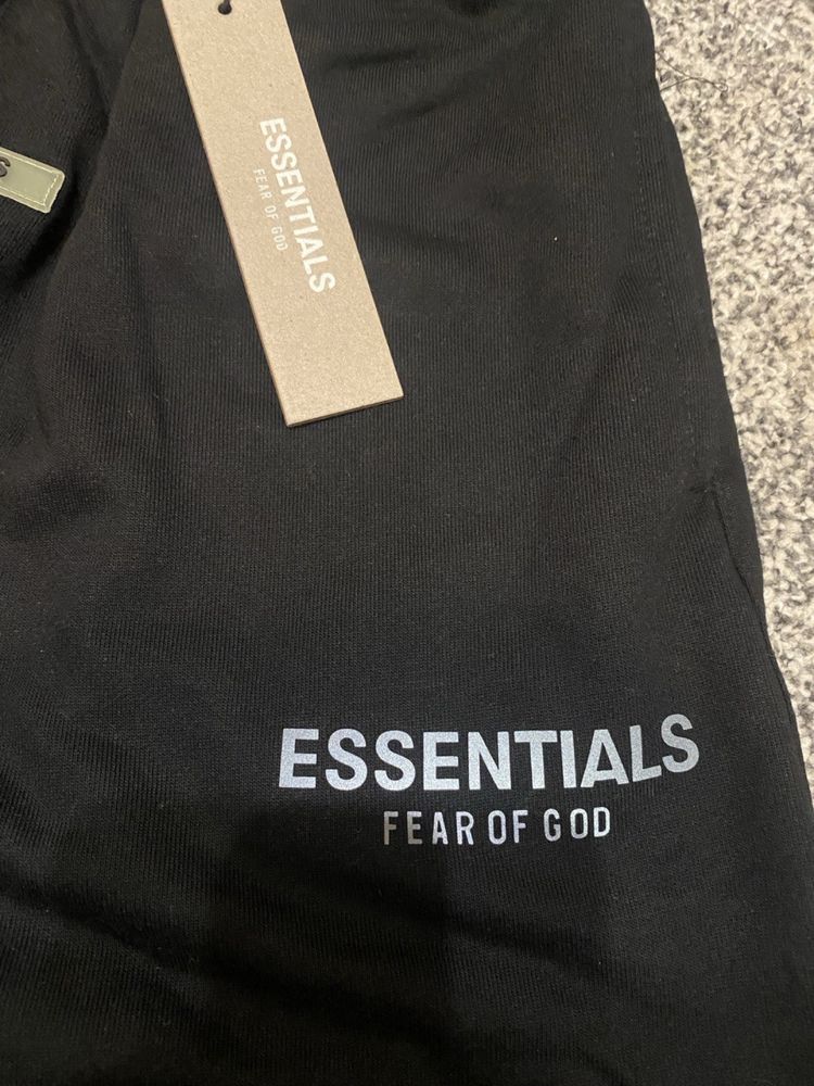 Шорты Essentials fear of god.