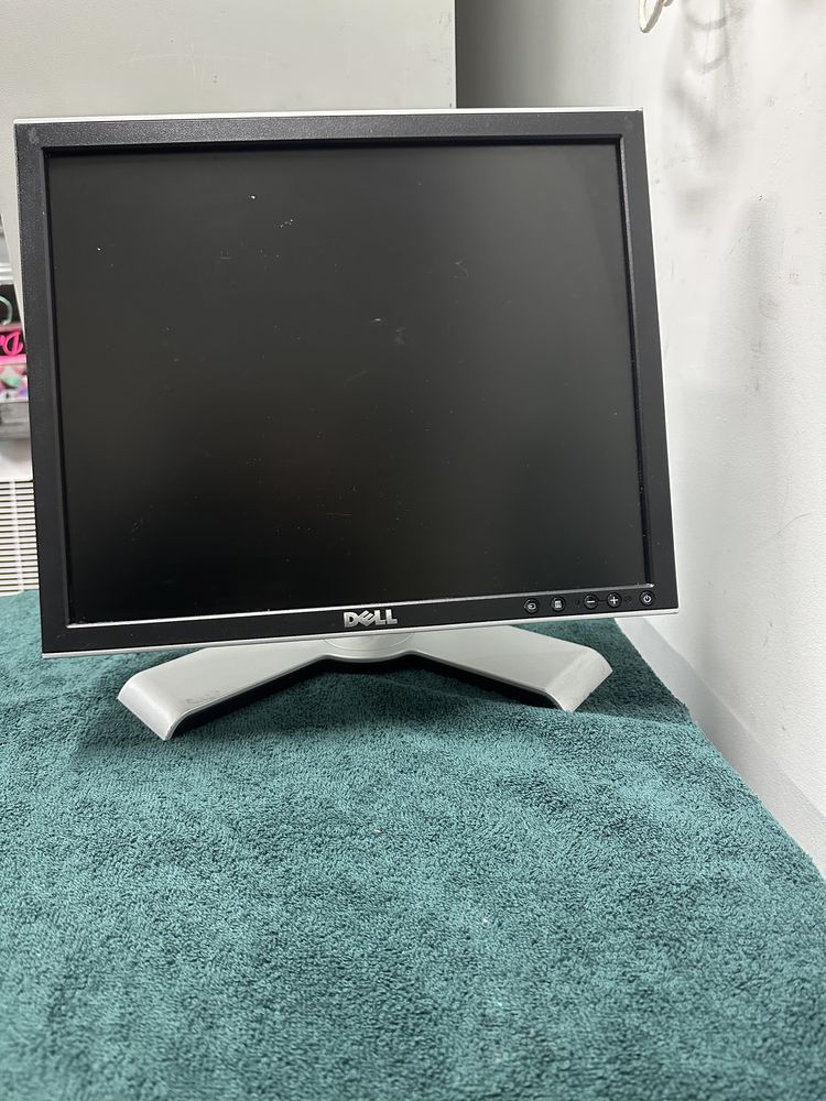 Dell monitor na stojaku