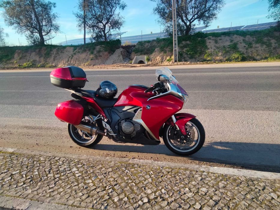 Honda VFR 1200 F Ano 2010 com escape AKRAPOVIC (mais o de origem)