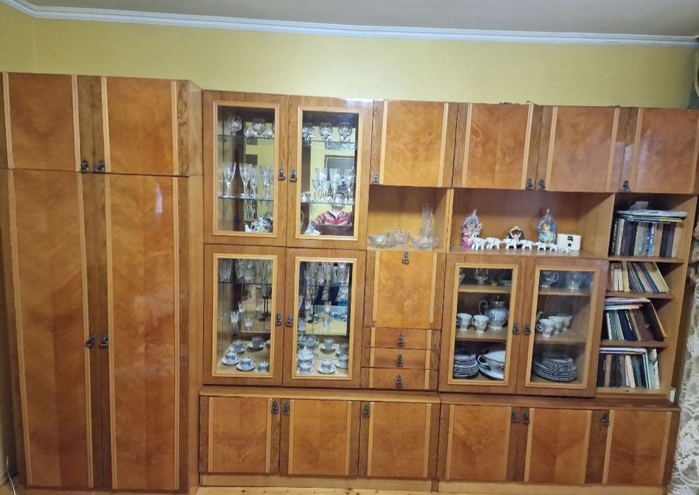 Продам меблеву стінку. В дуже хорошому стані. Фото актуальні.