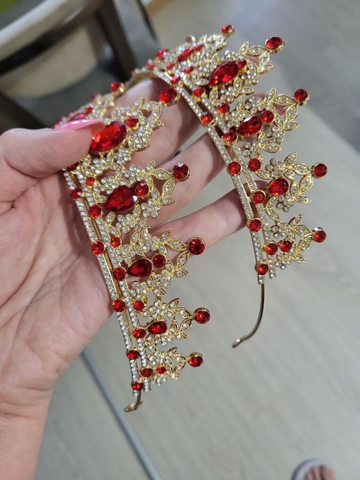 Диадема , тиара , корона. Діадема на голову, для торта.