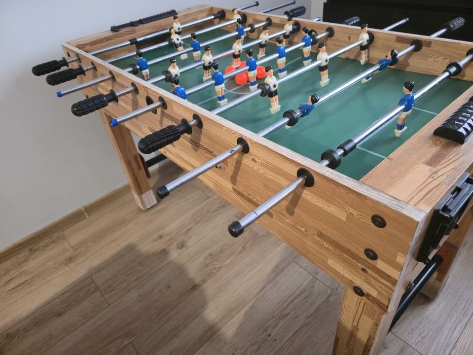 Piłkarzyki stół z pilkarzykami