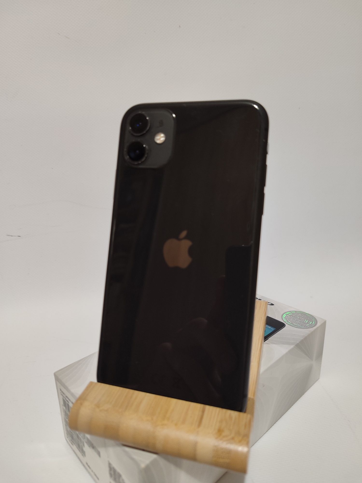 Отличный мощный смартфон Apple iPhone 11 64Gb Neverlock