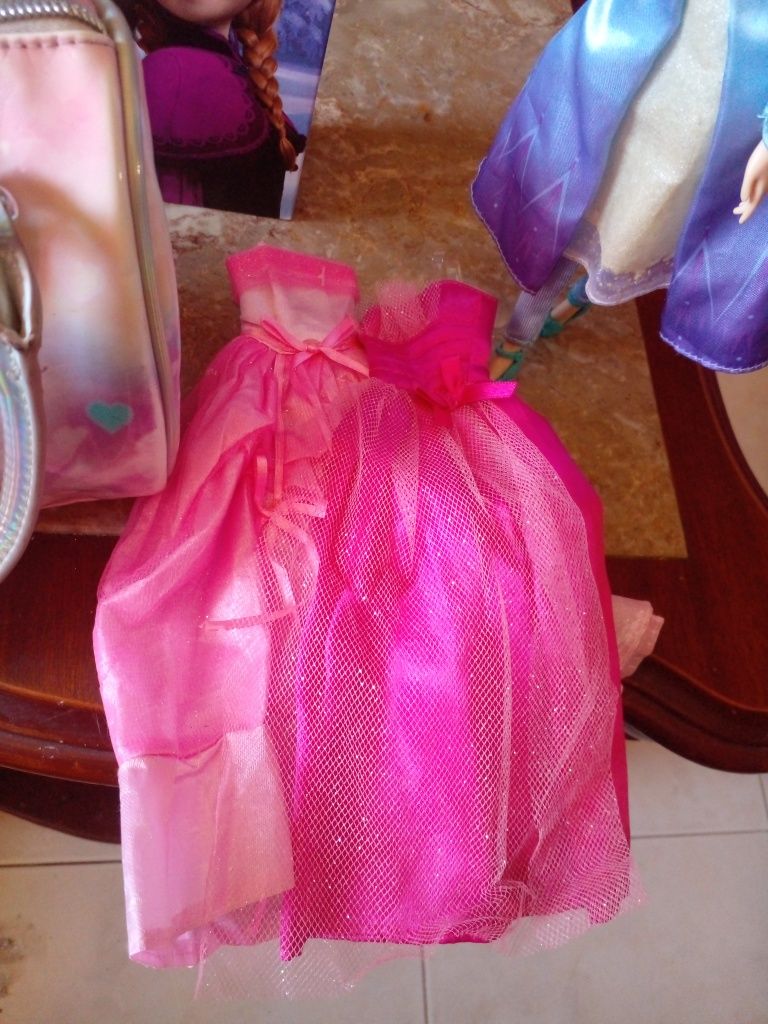 Boneca FROZEN com musica+mala+ livro