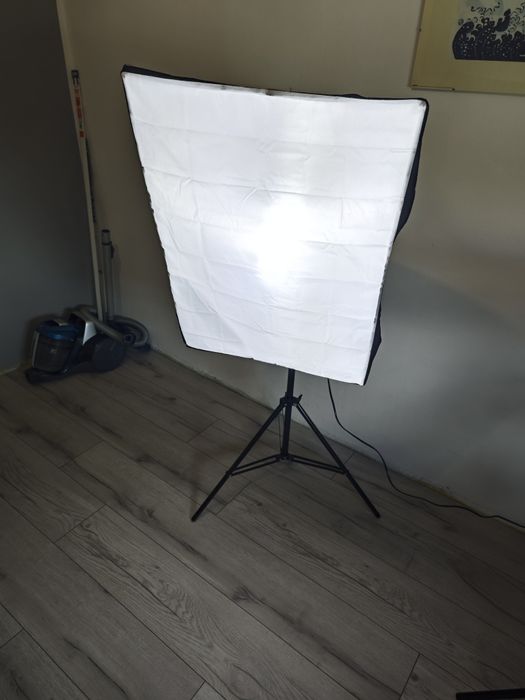 Lampa studyjna bezcieniowa