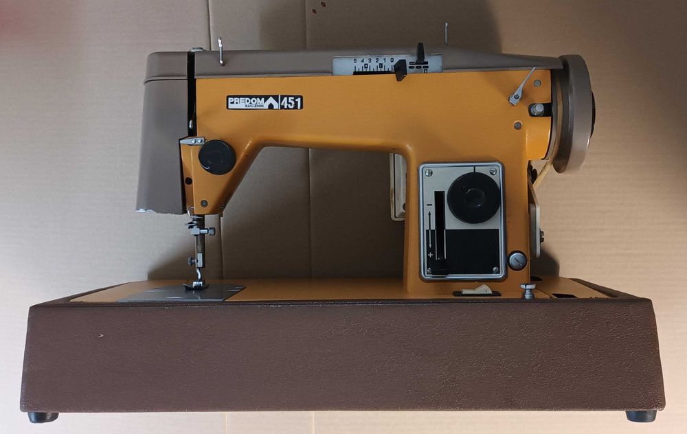 Maszyna do szycia Łucznik 451