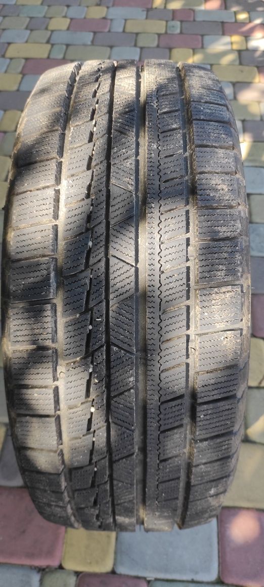 Зимова гума 225/45R 18