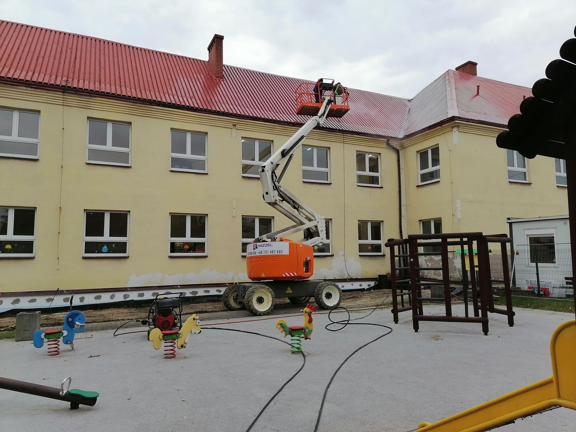 Malowanie elewacji domu hal magazynów dachu Natryskowe agregatem Śląsk