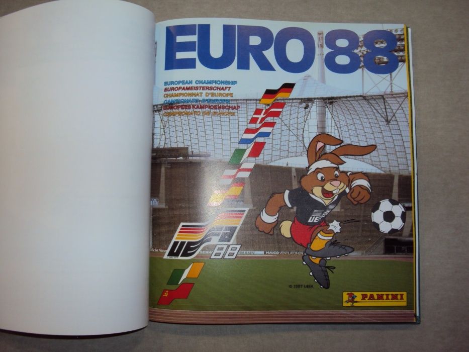 2 Livros Panini - Europeus 1980 a 2004 | Mundiais 1970 a 2002