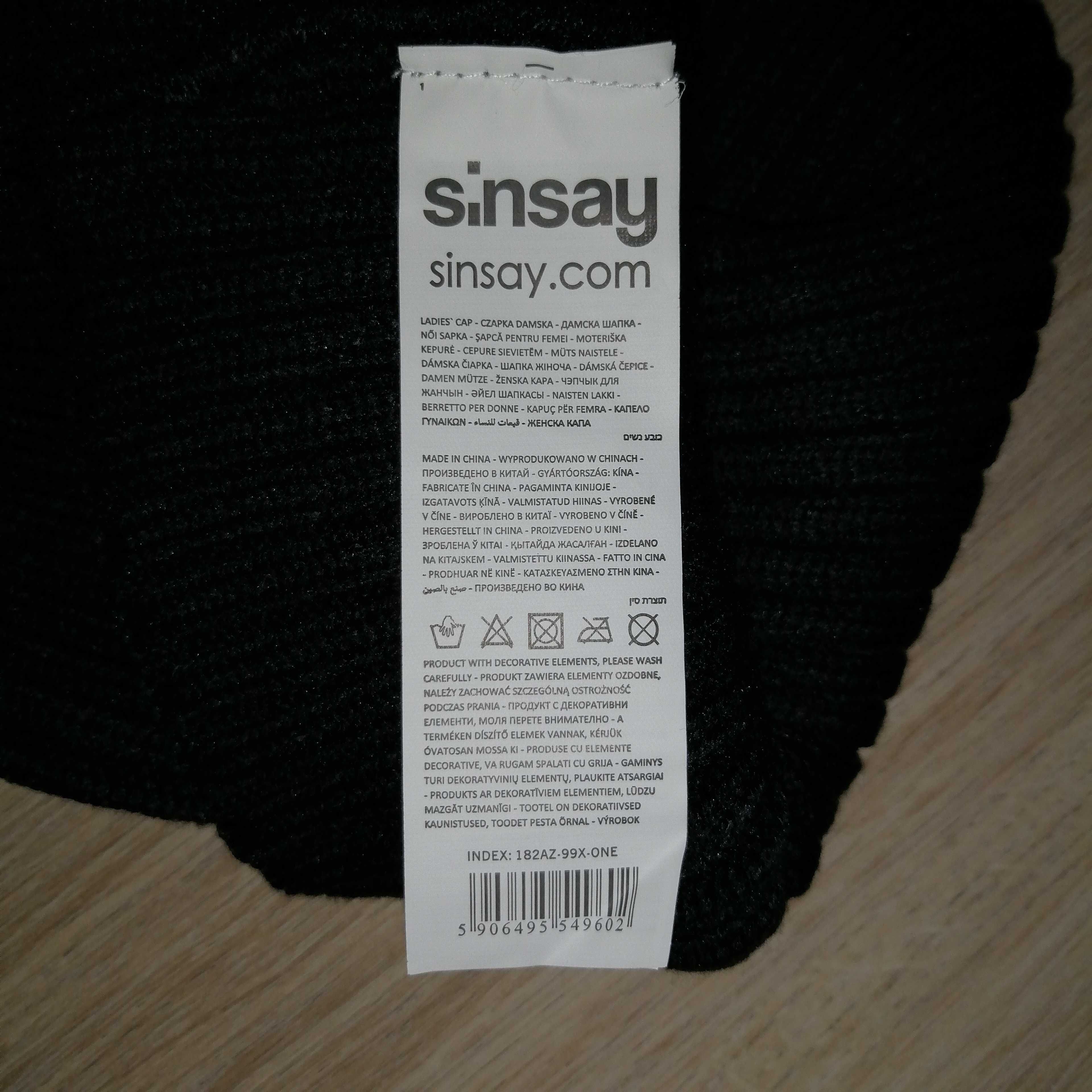 Nowa czapk z pomponem Sinsay