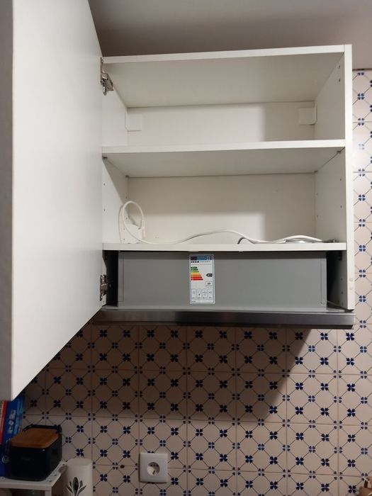 Exaustor integrado em móvel de parede com porta e 2 prateleiras