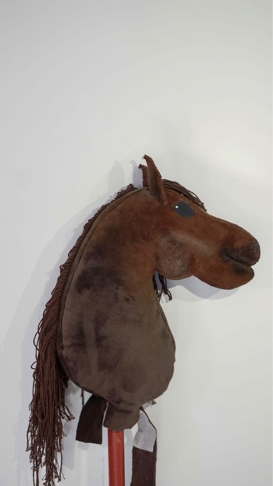 Hobby horse koń na kiju brązowy kasztan rudy łaciaty hob