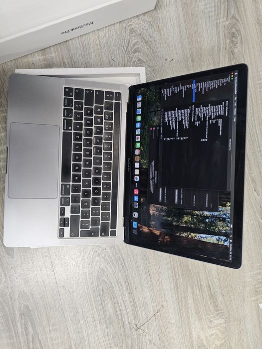 MacBook Pro m1 8gb / 256gb com touchbar