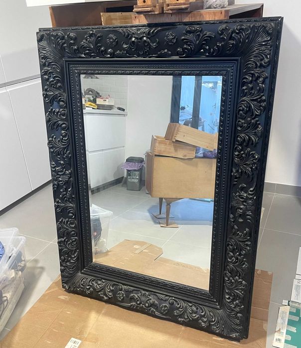 Espelho Decorativo Grande com Moldura Ornamental Preta