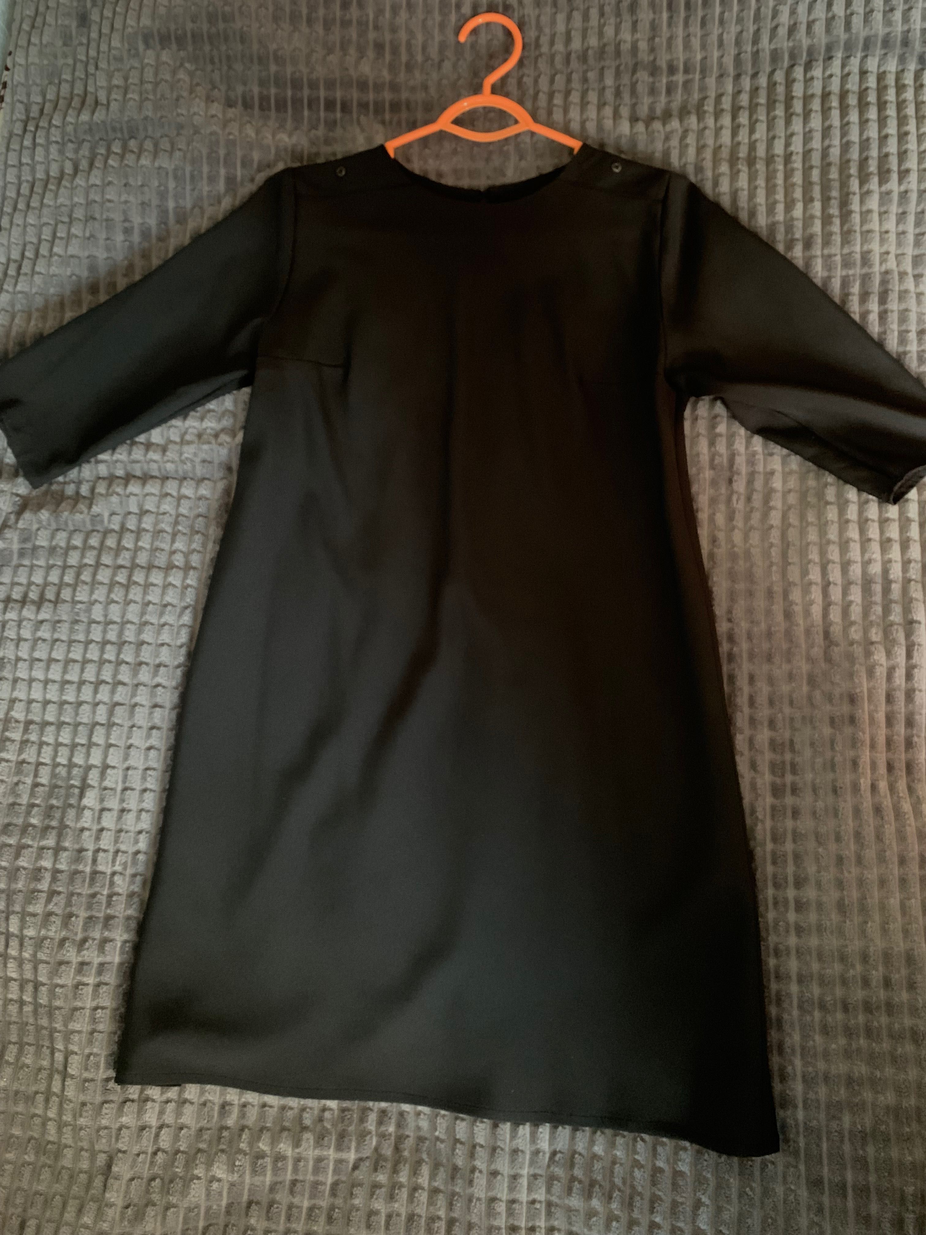 Чорна міні сукня з рукавом три чверті