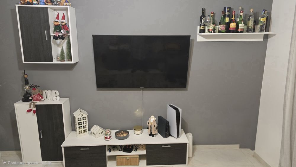 Móvel de sala com 3 módulos e 1 prateleira