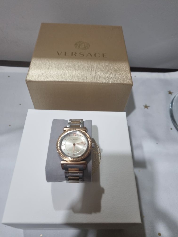 Zegarek damski Versace V Motif