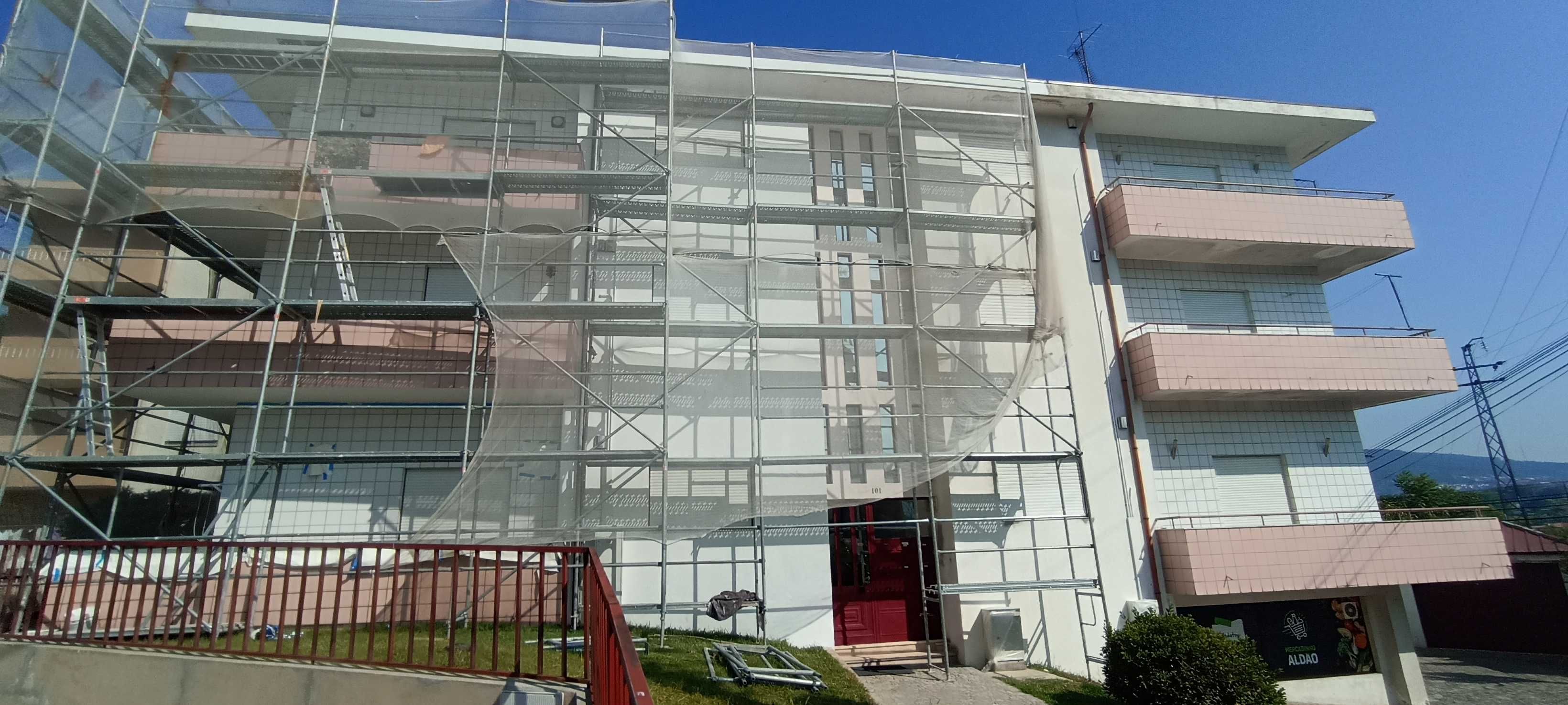 Apartamento T2/ Loja, Aldão, Guimaraes