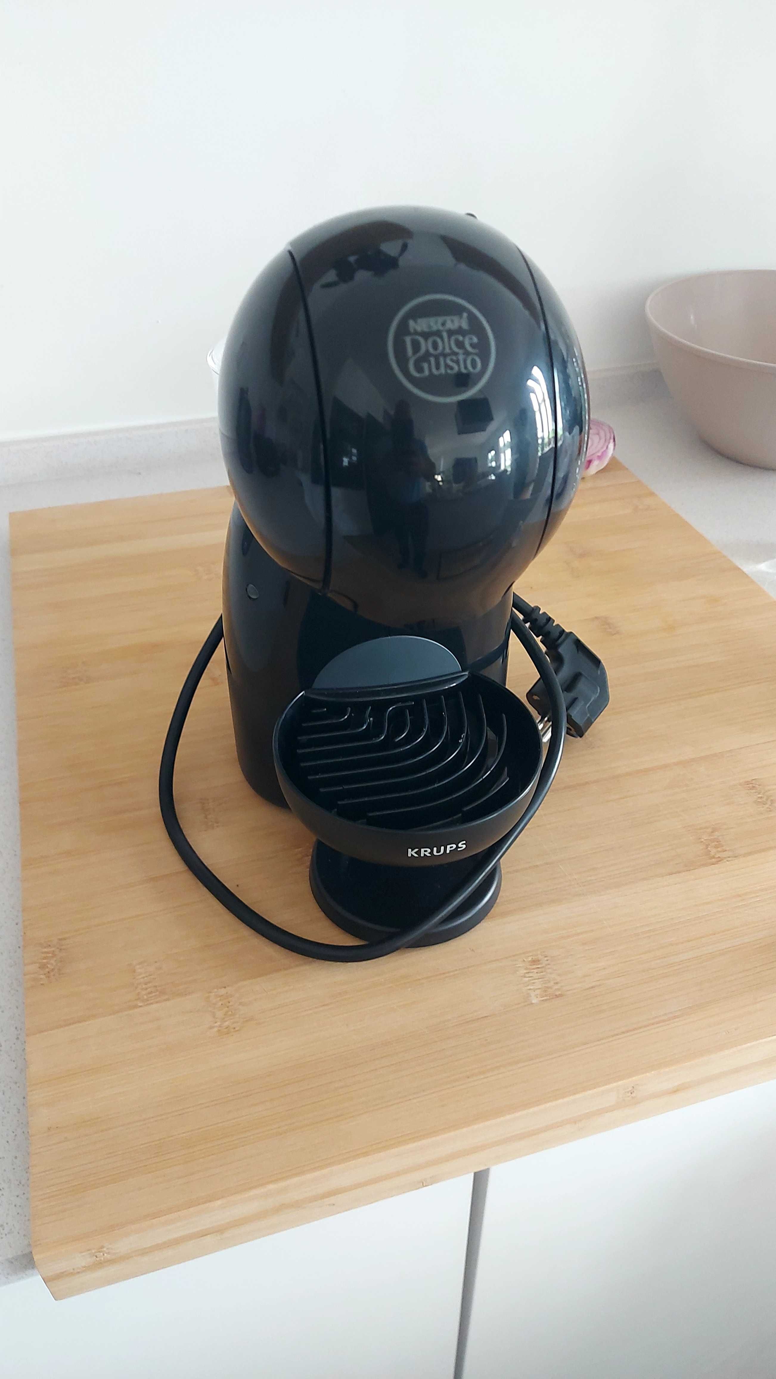 Maquina Dolce Gusto nova nunca usada ainda com plasticos.
