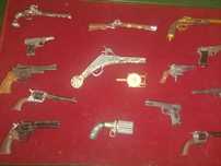 Coleção 15 armas antigas são chumbo  por 75 €