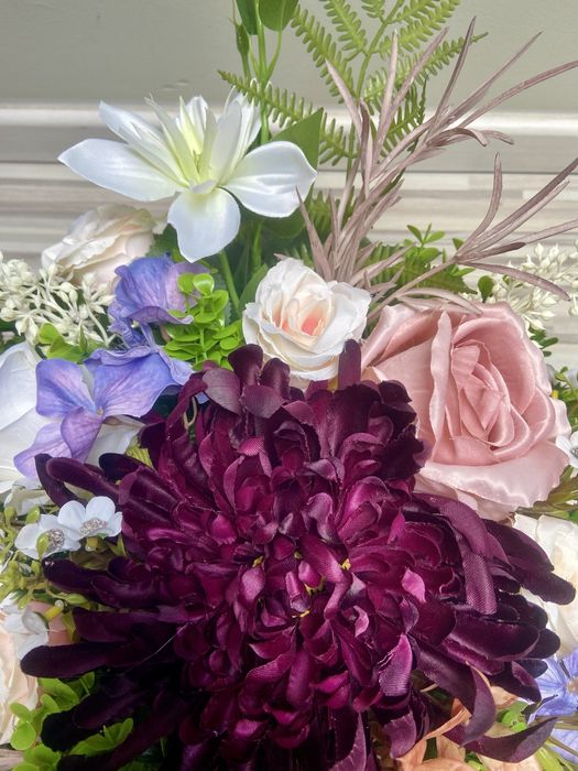 Kompozycja kwiaty sztuczne cmentarz