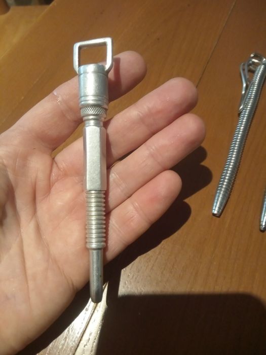 Ручная  металлическая , витая для письма