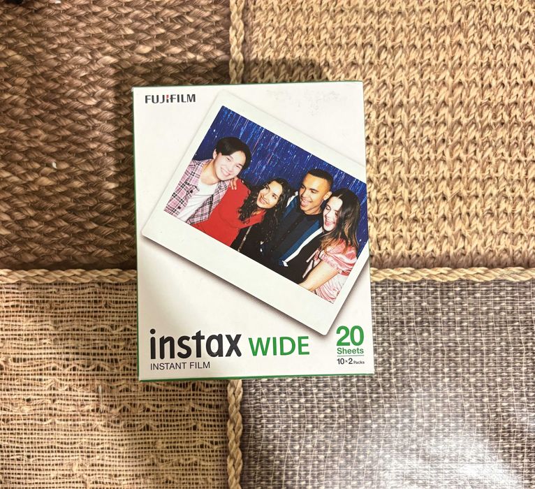 Нова камера з автодруком Fujifilm Instax Wide 400